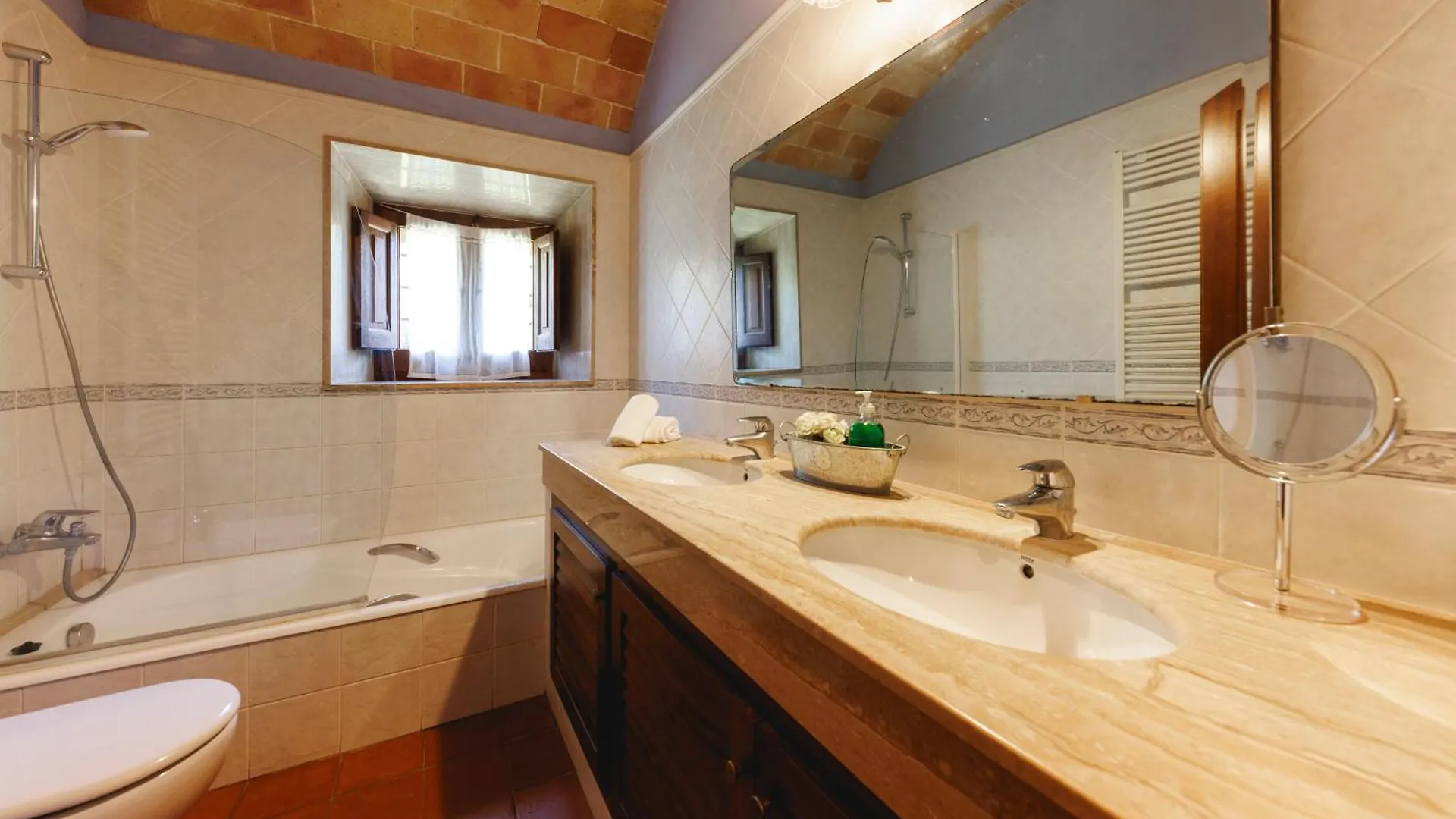 Turisme Rural - Mas Vila - Monells La Bisbal d'Emporda Landhuis