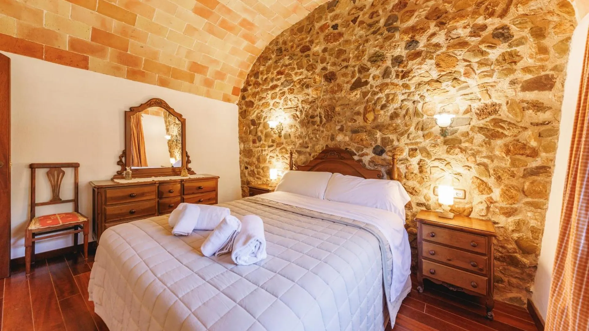 Turisme Rural - Mas Vila - Monells La Bisbal d'Emporda Landhuis