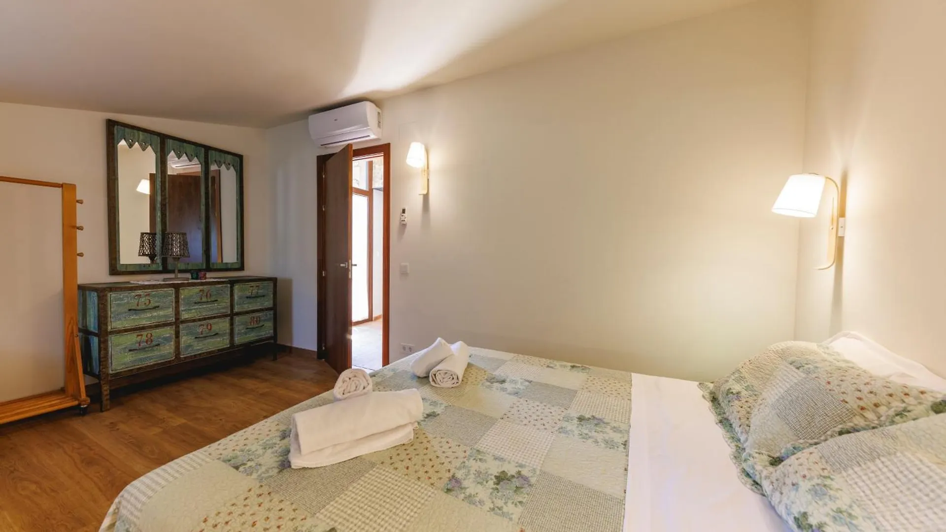 Turisme Rural - Mas Vila - Monells La Bisbal d'Emporda Landhuis